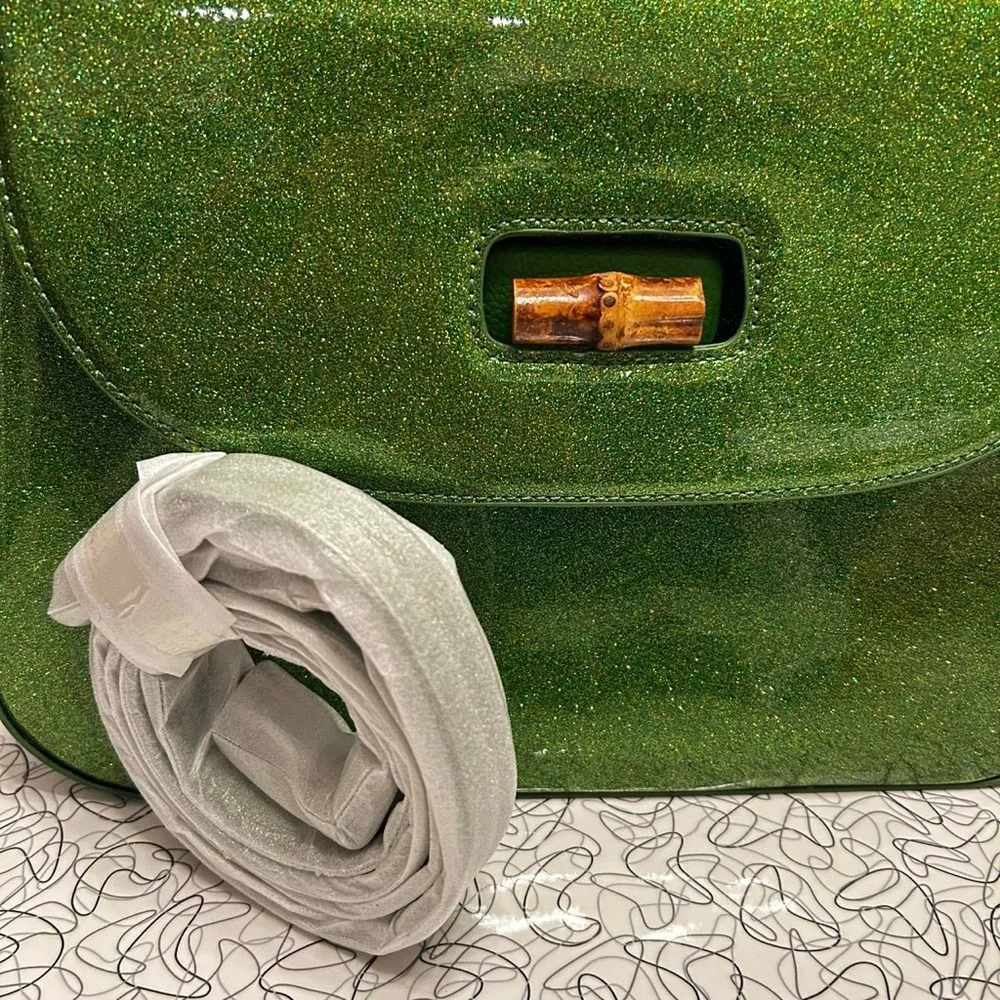✨💚💚✨ Lux de Ville Green Sparkle Shoulder Bag with Bamboo Accent - Picture 4 of 5